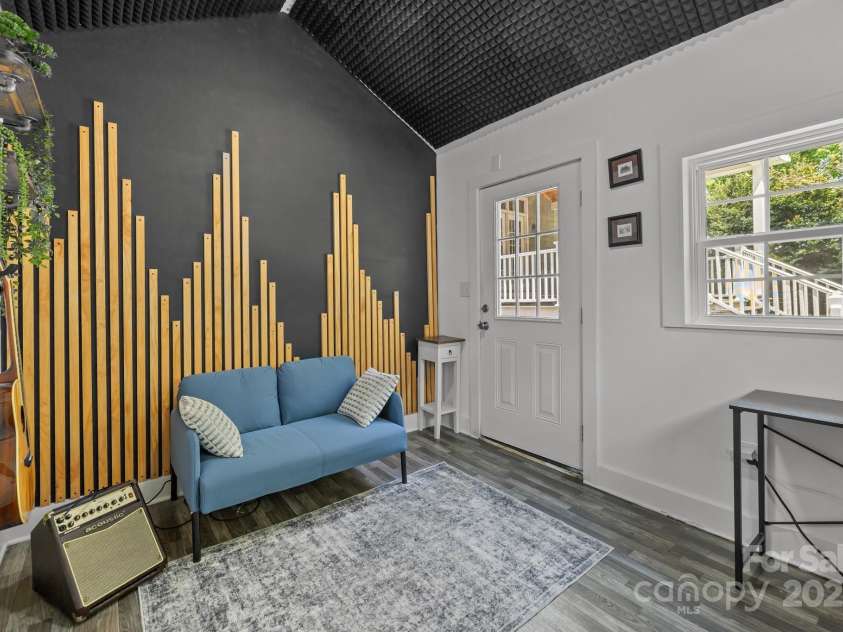 3019 Sunset Drive, Charlotte, NC 28209.  MLS# CAR4246474, YatesRealty ID 6560. 