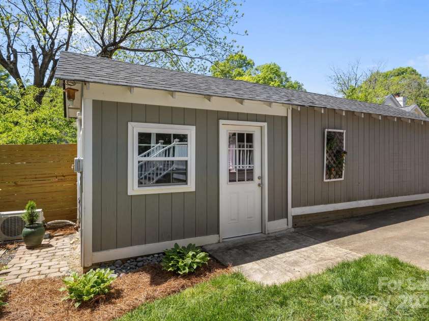 3019 Sunset Drive, Charlotte, NC 28209.  MLS# CAR4246474, YatesRealty ID 6560. 