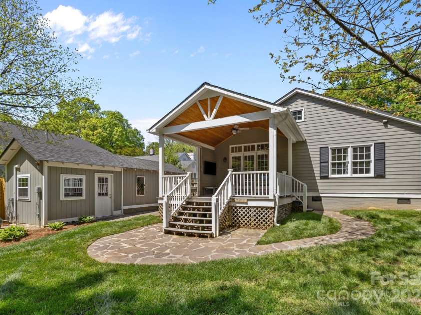 3019 Sunset Drive, Charlotte, NC 28209.  MLS# CAR4246474, YatesRealty ID 6560. 