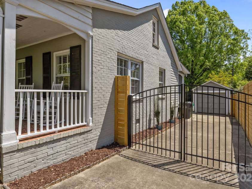 3019 Sunset Drive, Charlotte, NC 28209.  MLS# CAR4246474, YatesRealty ID 6560. 