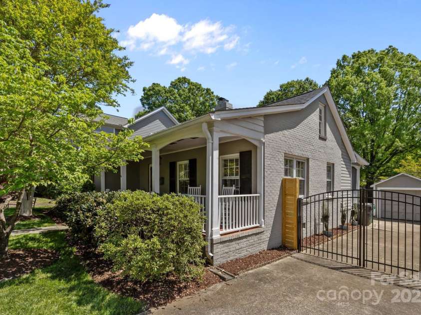 3019 Sunset Drive, Charlotte, NC 28209.  MLS# CAR4246474, YatesRealty ID 6560. 