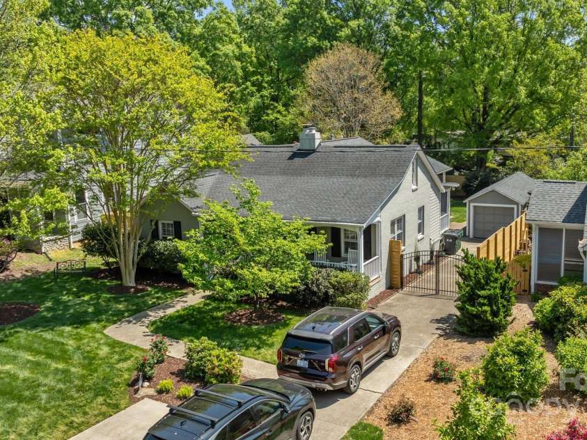 3019 Sunset Drive, Charlotte, NC 28209.  MLS# CAR4246474, YatesRealty ID 6560. 