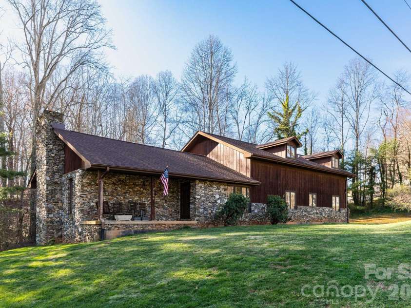586 Justice Ridge Road, Candler, NC 28715.  MLS# CAR4359252, YatesRealty ID 6562. 586 Justice Ridge Rd
