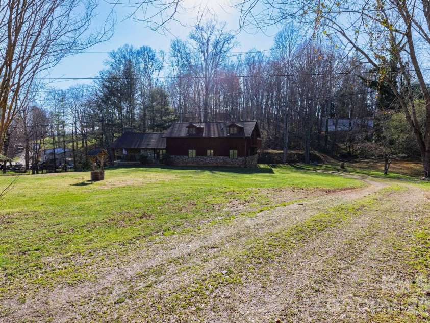 586 Justice Ridge Road, Candler, NC 28715.  MLS# CAR4359252, YatesRealty ID 6562. 