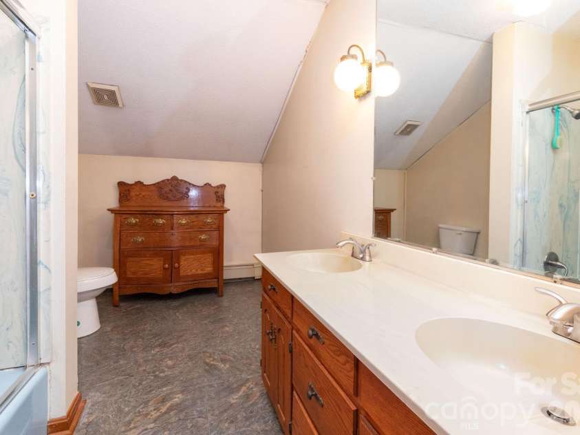 586 Justice Ridge Road, Candler, NC 28715.  MLS# CAR4359252, YatesRealty ID 6562. Secondary bathroom on upper level