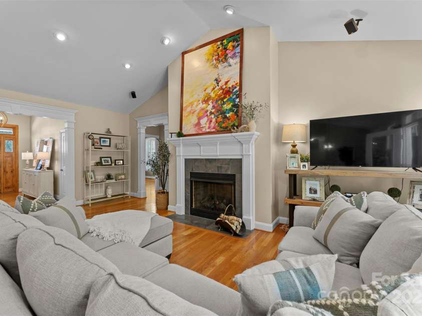 3015 Hickory Nut Trail, Hendersonville, NC 28739.  MLS# CAR4245867, YatesRealty ID 6563. 