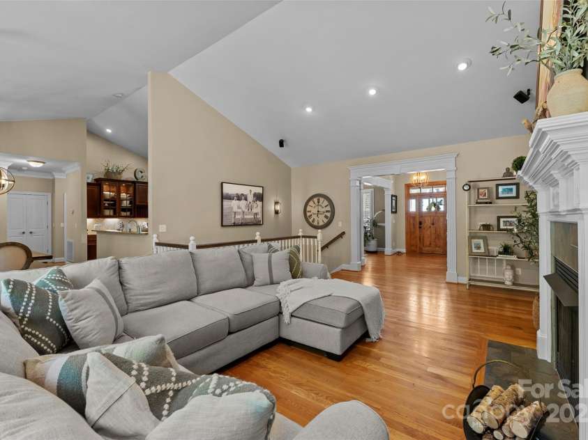 3015 Hickory Nut Trail, Hendersonville, NC 28739.  MLS# CAR4245867, YatesRealty ID 6563. 