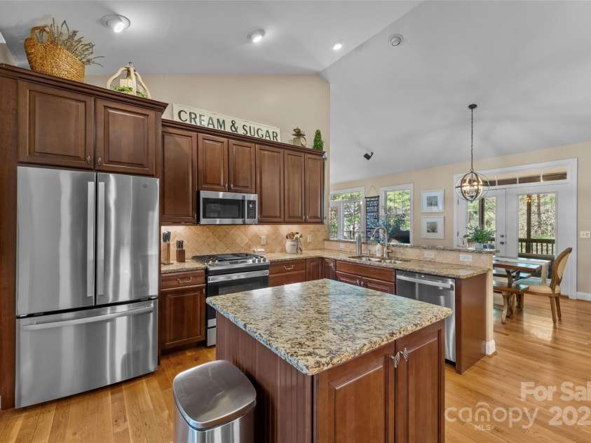 3015 Hickory Nut Trail, Hendersonville, NC 28739.  MLS# CAR4245867, YatesRealty ID 6563. 
