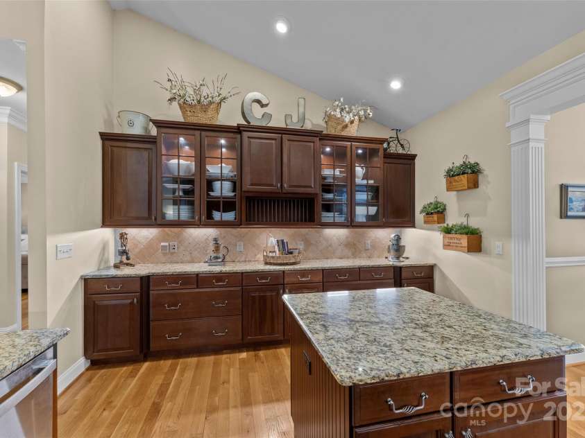 3015 Hickory Nut Trail, Hendersonville, NC 28739.  MLS# CAR4245867, YatesRealty ID 6563. 