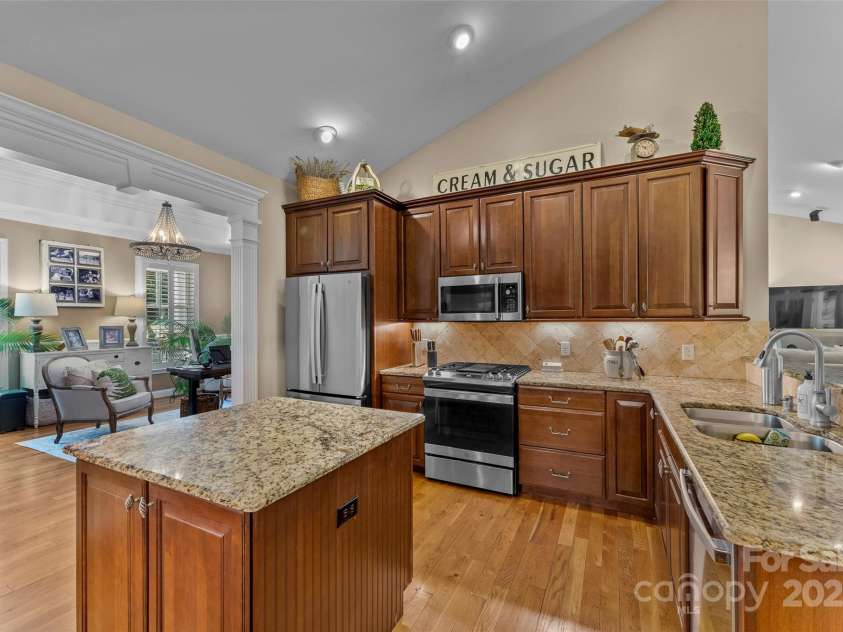 3015 Hickory Nut Trail, Hendersonville, NC 28739.  MLS# CAR4245867, YatesRealty ID 6563. 