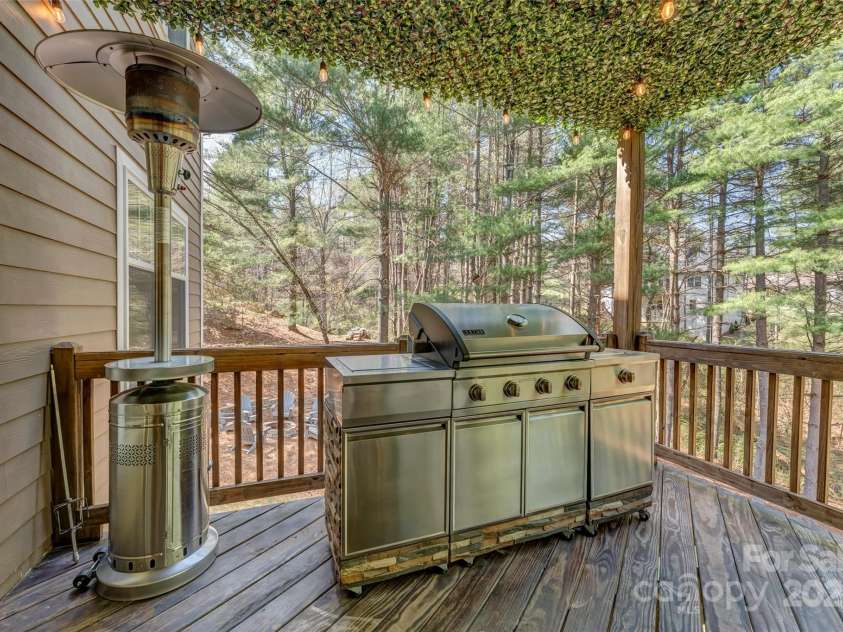 3015 Hickory Nut Trail, Hendersonville, NC 28739.  MLS# CAR4245867, YatesRealty ID 6563. 