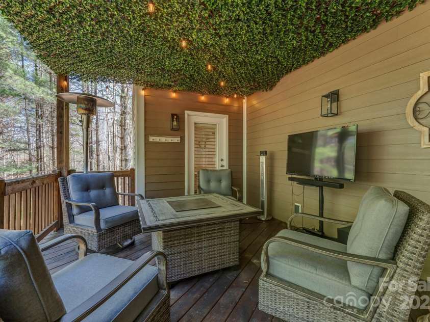 3015 Hickory Nut Trail, Hendersonville, NC 28739.  MLS# CAR4245867, YatesRealty ID 6563. 