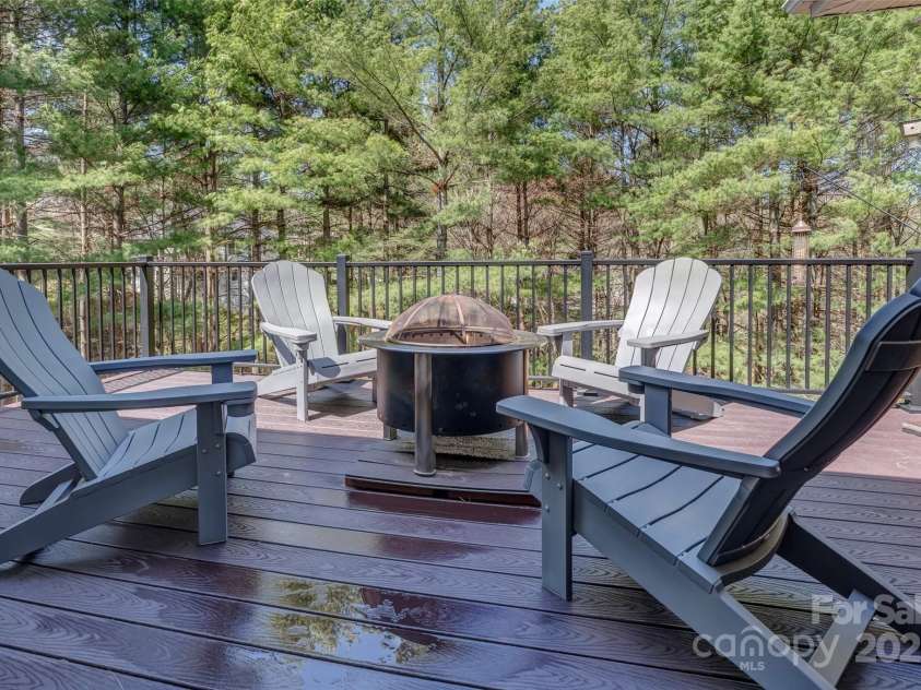 3015 Hickory Nut Trail, Hendersonville, NC 28739.  MLS# CAR4245867, YatesRealty ID 6563. 
