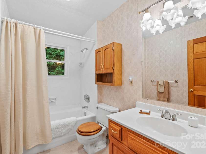 2767 Tanasee Gap Road, Balsam Grove, NC 28708.  MLS# CAR4161160, YatesRealty ID 6567. Upstairs 2nd bathroom