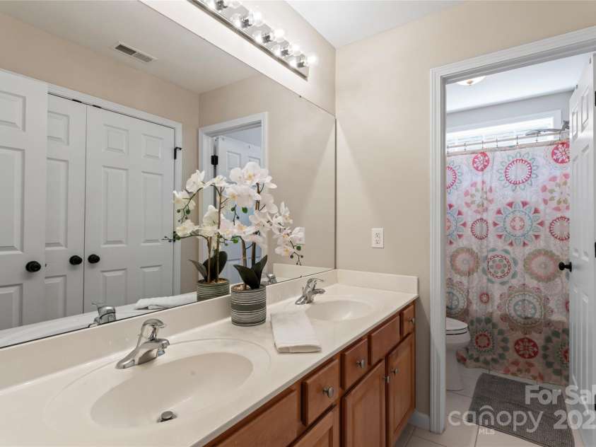 9715 Aragorn Lane, Charlotte, NC 28269.  MLS# CAR4247719, YatesRealty ID 6569. 