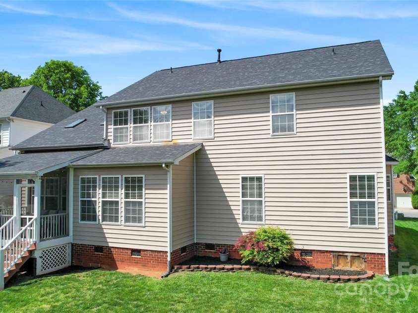 9715 Aragorn Lane, Charlotte, NC 28269.  MLS# CAR4247719, YatesRealty ID 6569. 