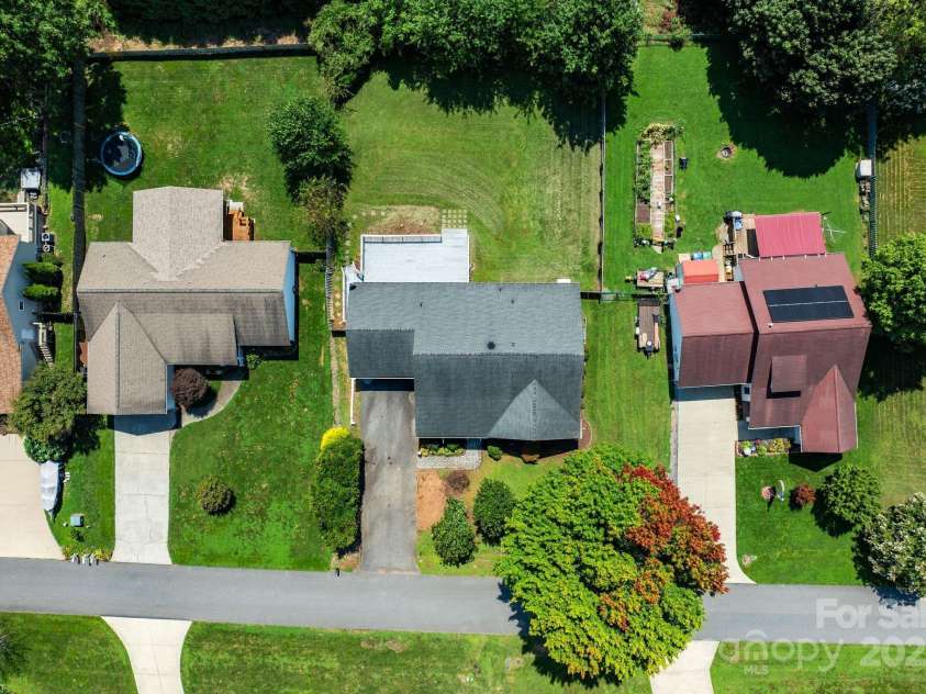 27 Eden Glen Road, Black Mountain, NC 28711.  MLS# CAR4292054, YatesRealty ID 6572. 