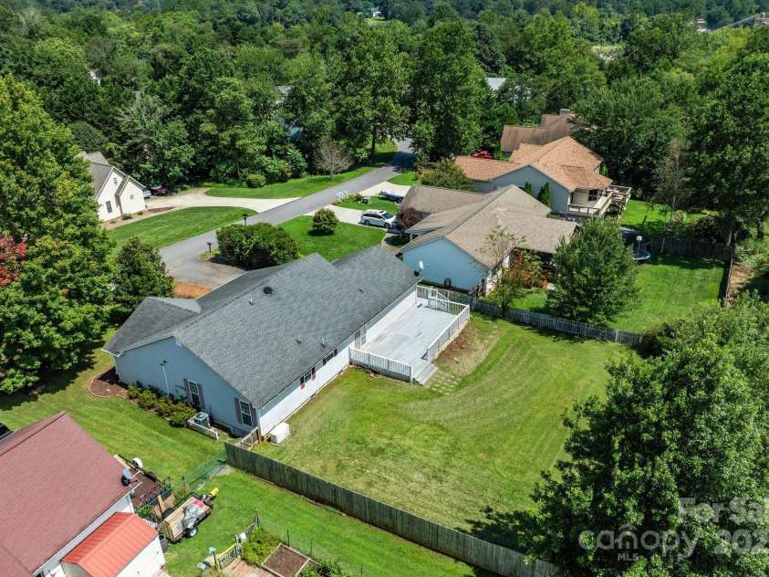 27 Eden Glen Road, Black Mountain, NC 28711.  MLS# CAR4292054, YatesRealty ID 6572. 