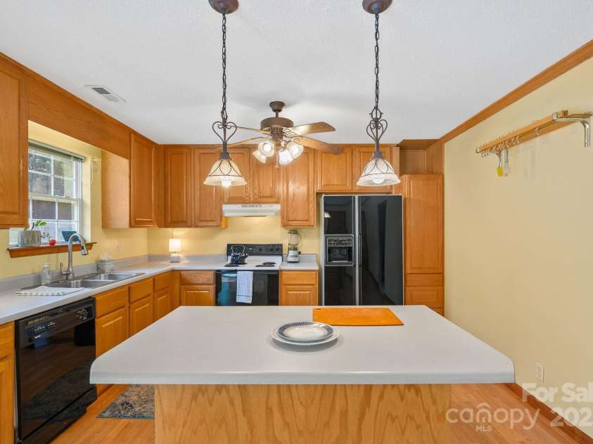 27 Eden Glen Road, Black Mountain, NC 28711.  MLS# CAR4292054, YatesRealty ID 6572. This kitchen combines ample storage, counter space, and a central island to make meal prep a breeze.