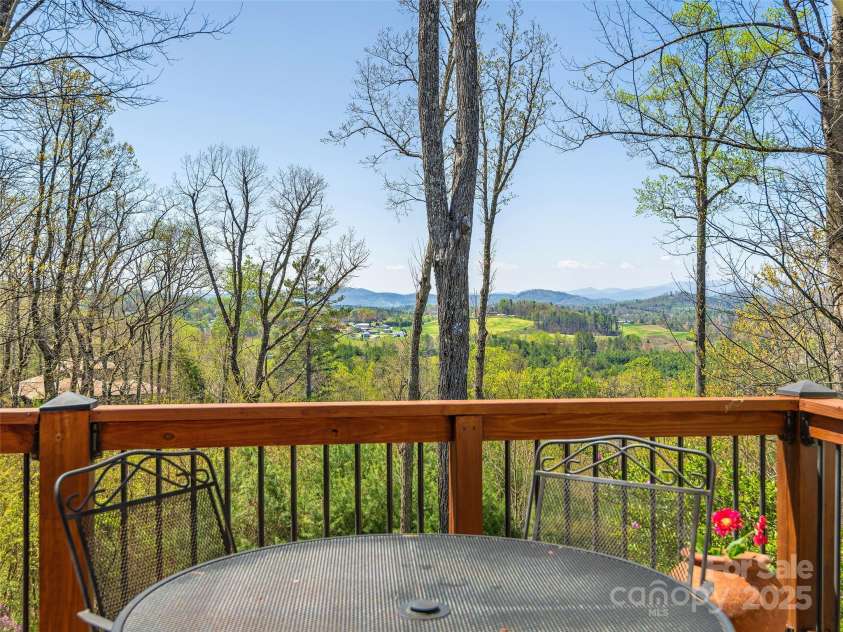 125 Lindsley Court, Hendersonville, NC 28792.  MLS# CAR4245651, YatesRealty ID 6574. 