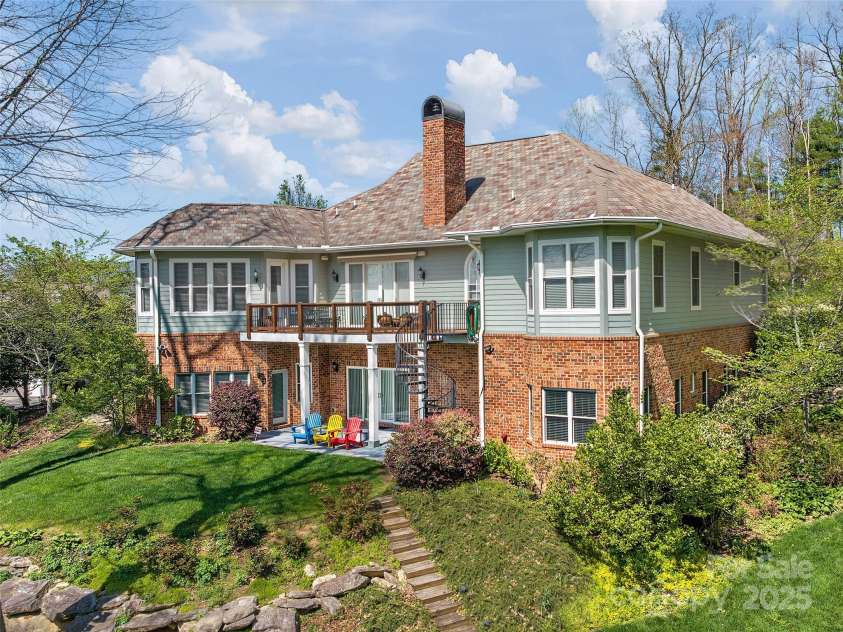 125 Lindsley Court, Hendersonville, NC 28792.  MLS# CAR4245651, YatesRealty ID 6574. 