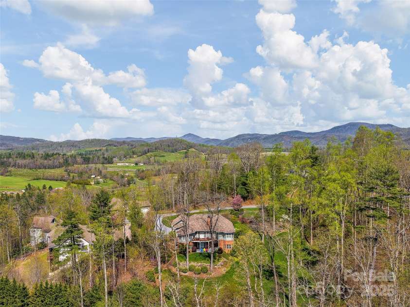 125 Lindsley Court, Hendersonville, NC 28792.  MLS# CAR4245651, YatesRealty ID 6574. 