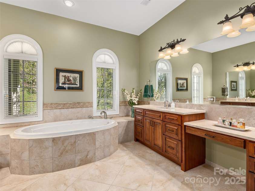 125 Lindsley Court, Hendersonville, NC 28792.  MLS# CAR4245651, YatesRealty ID 6574. Primary Bathroom