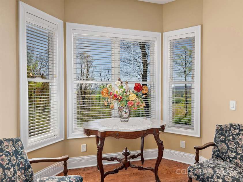 125 Lindsley Court, Hendersonville, NC 28792.  MLS# CAR4245651, YatesRealty ID 6574. Sitting Area off Primary Bedroom