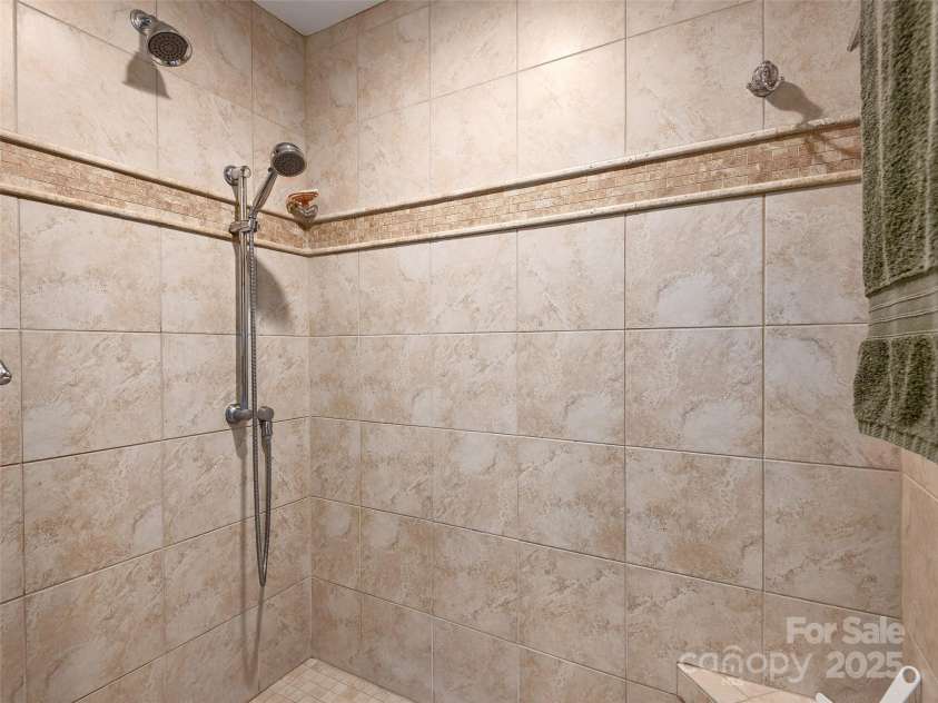 125 Lindsley Court, Hendersonville, NC 28792.  MLS# CAR4245651, YatesRealty ID 6574. Walk In Shower