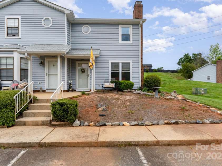 1424 River Drive, Belmont, NC 28012.  MLS# CAR4247236, YatesRealty ID 6575. 