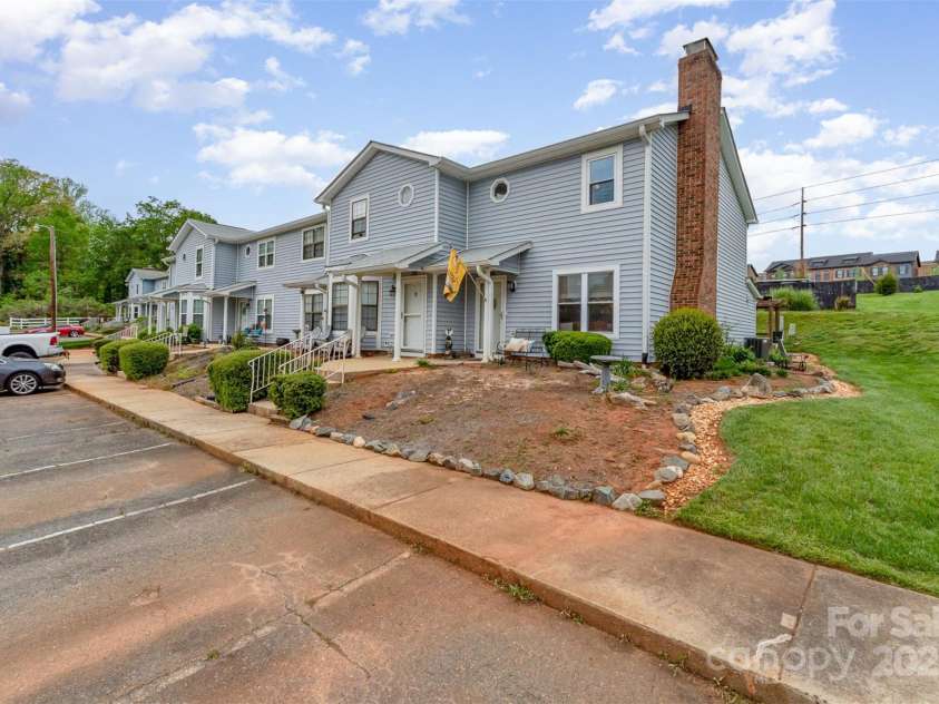 1424 River Drive, Belmont, NC 28012.  MLS# CAR4247236, YatesRealty ID 6575. 