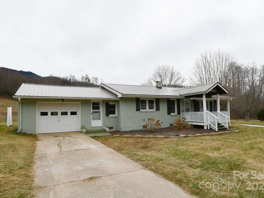 1650 Hughes Gap Road, Bakersville, NC 28705.  MLS# CAR4232578, YatesRealty ID 6576. 