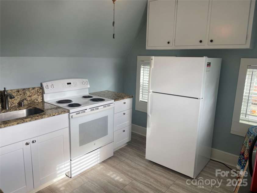 709 Myrtle Drive, Rock Hill, SC 29730.  MLS# CAR4248526, YatesRealty ID 6577. Apartment Kitchen