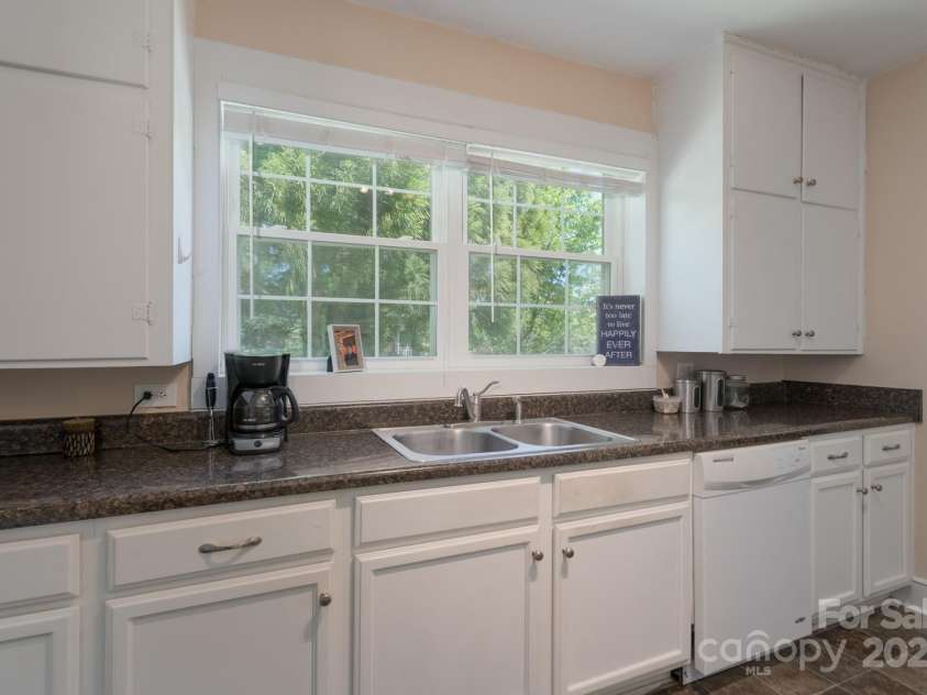 709 Myrtle Drive, Rock Hill, SC 29730.  MLS# CAR4248526, YatesRealty ID 6577. Kitchen
