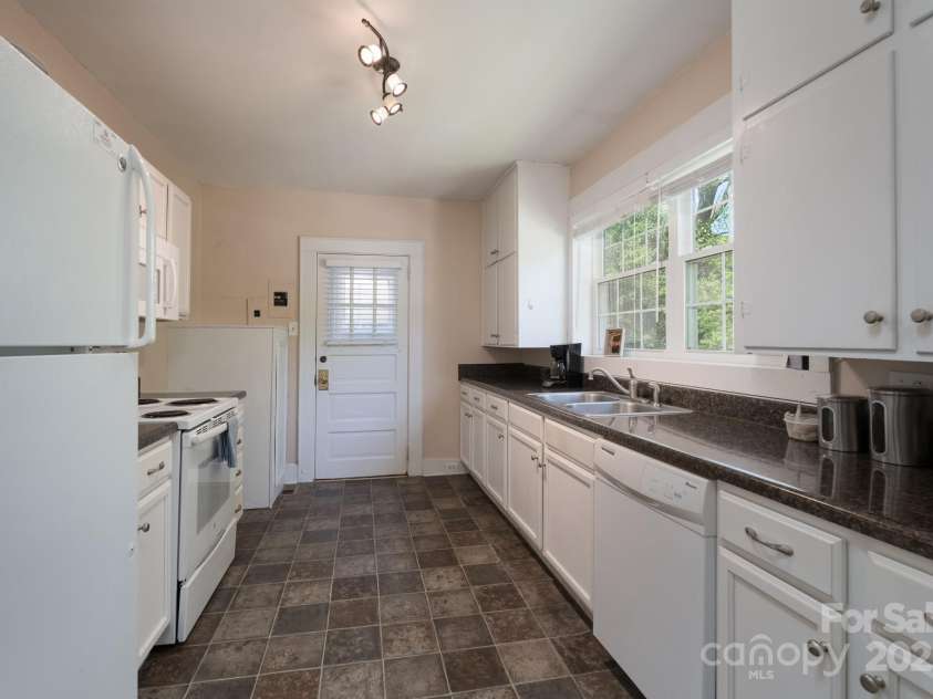 709 Myrtle Drive, Rock Hill, SC 29730.  MLS# CAR4248526, YatesRealty ID 6577. Kitchen