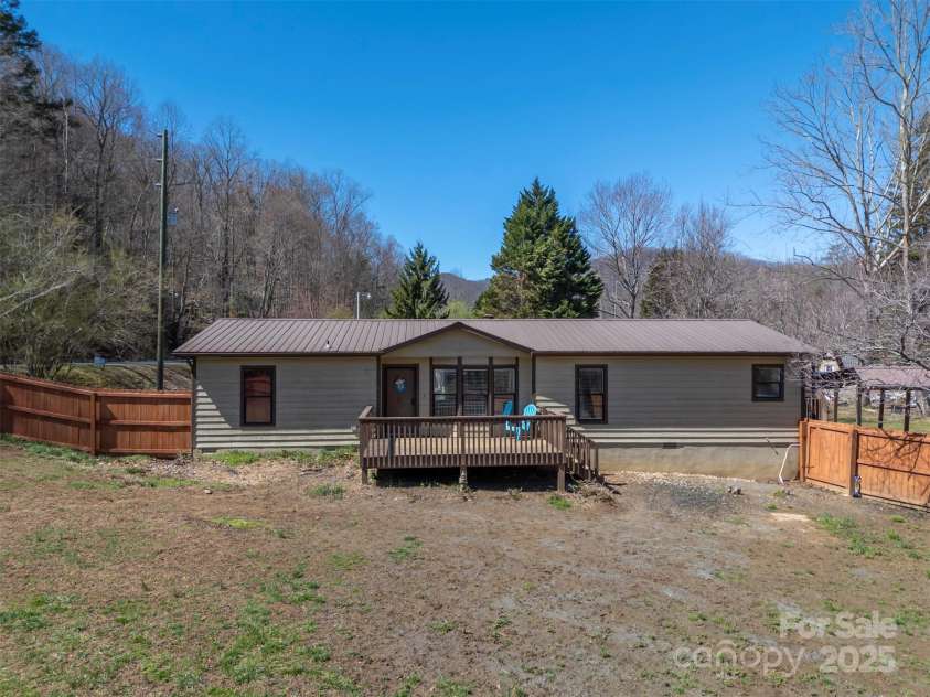121 Julian Way, Lake Lure, NC 28746.  MLS# CAR4211123, YatesRealty ID 6578. 