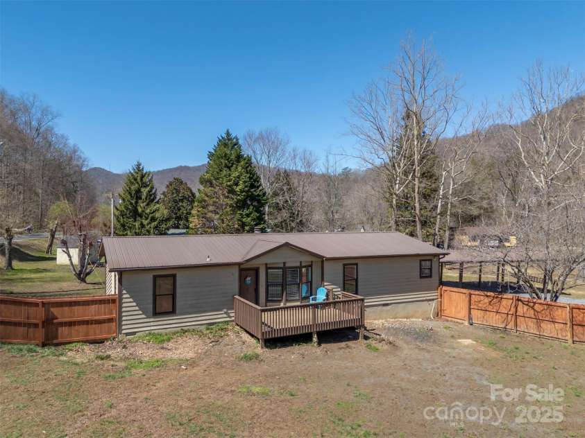 121 Julian Way, Lake Lure, NC 28746.  MLS# CAR4211123, YatesRealty ID 6578. 