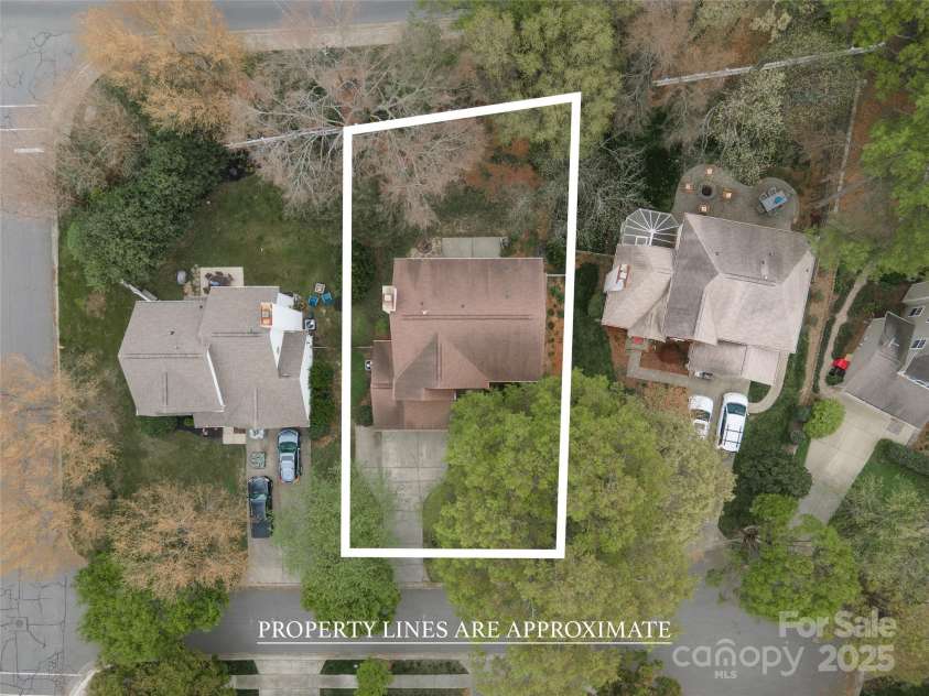 108 Kinderston Drive, Davidson, NC 28036.  MLS# CAR4242010, YatesRealty ID 6579. Approximate lot lines.