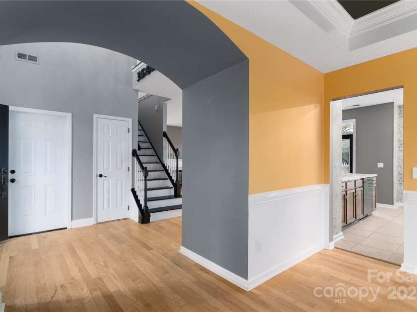 108 Kinderston Drive, Davidson, NC 28036.  MLS# CAR4242010, YatesRealty ID 6579. Archways give character to this home.