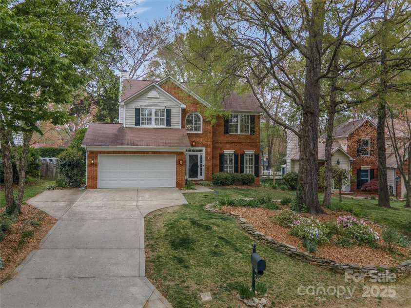 108 Kinderston Drive, Davidson, NC 28036.  MLS# CAR4242010, YatesRealty ID 6579. Located in a cul-de-sac.