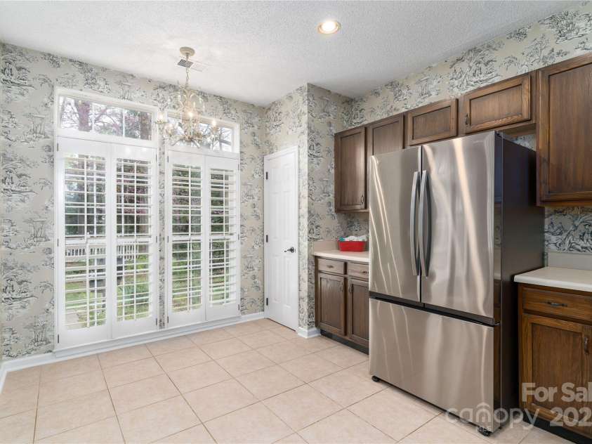 108 Kinderston Drive, Davidson, NC 28036.  MLS# CAR4242010, YatesRealty ID 6579. Lots of windows in breakfast area.