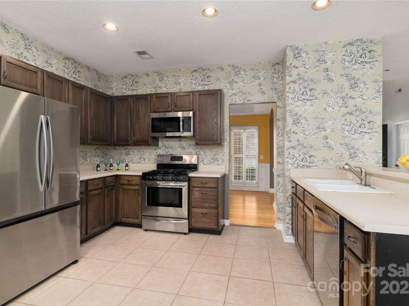 108 Kinderston Drive, Davidson, NC 28036.  MLS# CAR4242010, YatesRealty ID 6579. Newer refrigerator in kitchen.