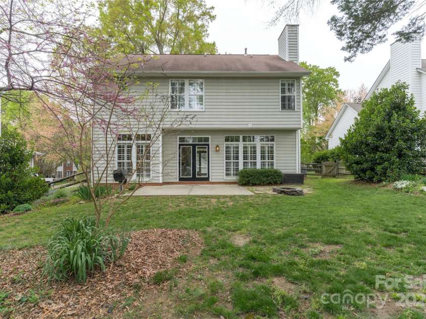 108 Kinderston Drive, Davidson, NC 28036.  MLS# CAR4242010, YatesRealty ID 6579. Nice sized back yard.