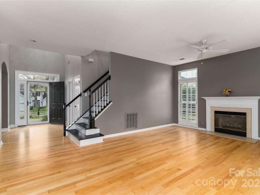 108 Kinderston Drive, Davidson, NC 28036.  MLS# CAR4242010, YatesRealty ID 6579. Open floor plan.