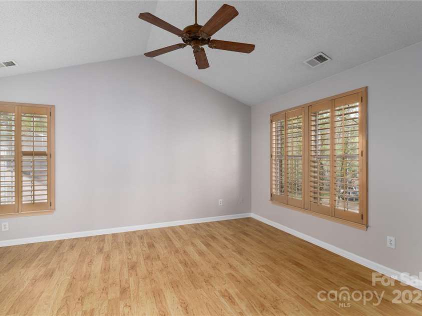 108 Kinderston Drive, Davidson, NC 28036.  MLS# CAR4242010, YatesRealty ID 6579. Primary Bedroom has vaulted ceiling.