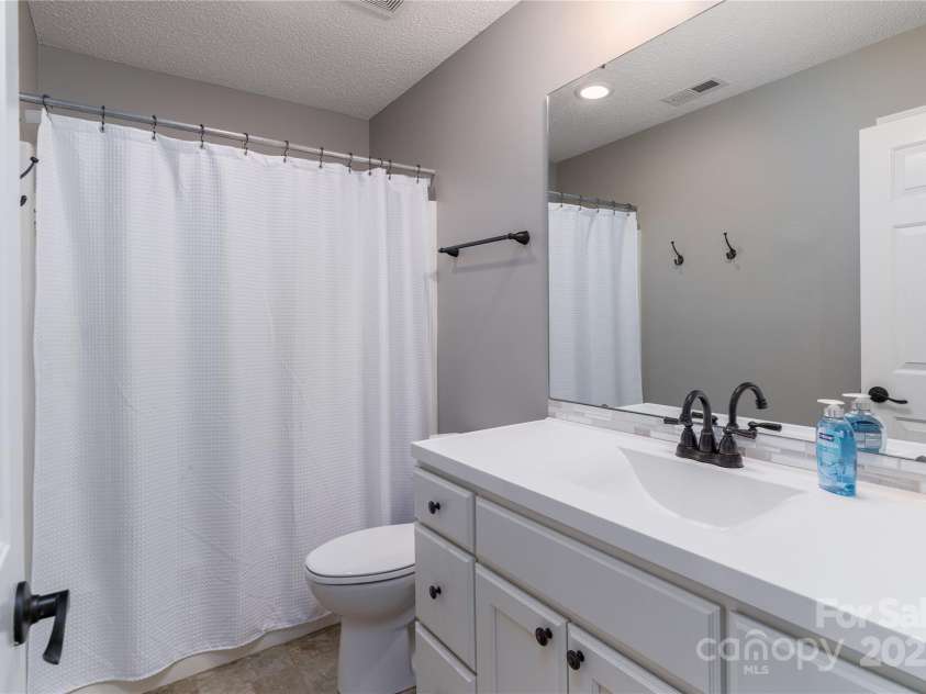 108 Kinderston Drive, Davidson, NC 28036.  MLS# CAR4242010, YatesRealty ID 6579. Second full bath.