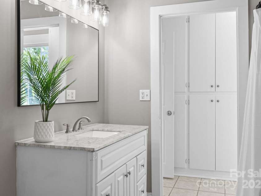 550 Woodleaf Barber Road, Cleveland, NC 27013.  MLS# CAR4274391, YatesRealty ID 658. 