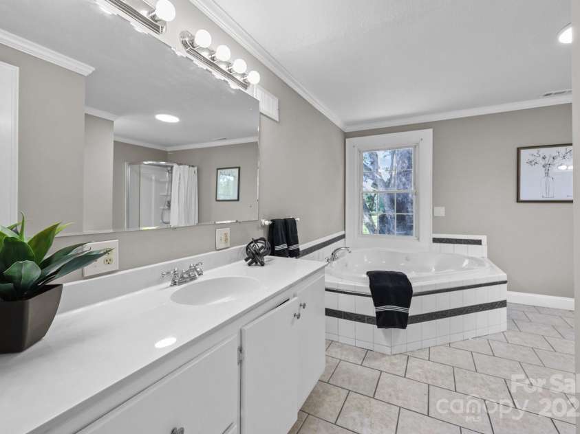 550 Woodleaf Barber Road, Cleveland, NC 27013.  MLS# CAR4274391, YatesRealty ID 658. Primary Bat