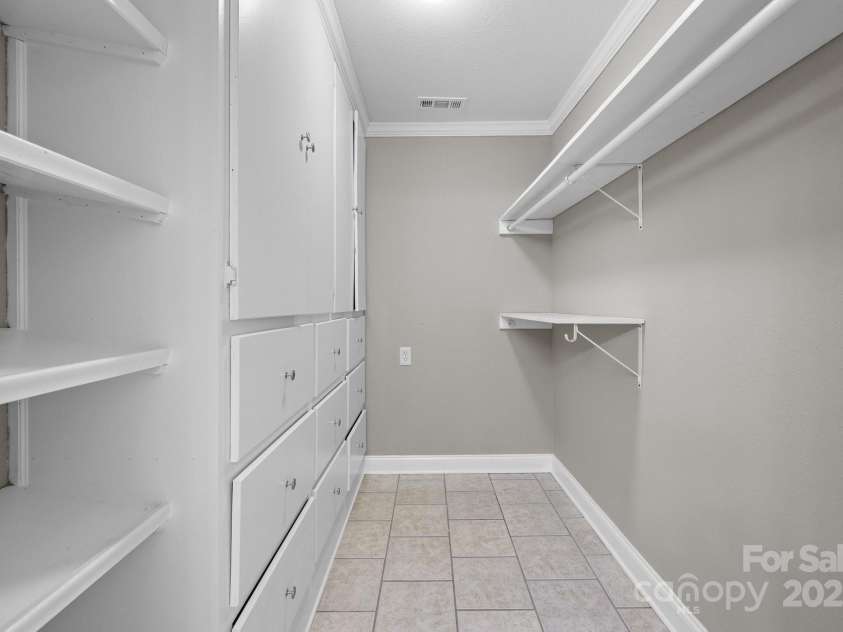 550 Woodleaf Barber Road, Cleveland, NC 27013.  MLS# CAR4274391, YatesRealty ID 658. Primary Walk-in Closet