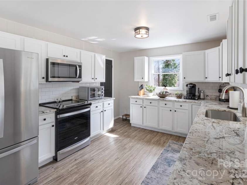 87 Medley Drive, Waynesville, NC 28785.  MLS# CAR4303300, YatesRealty ID 6580. 